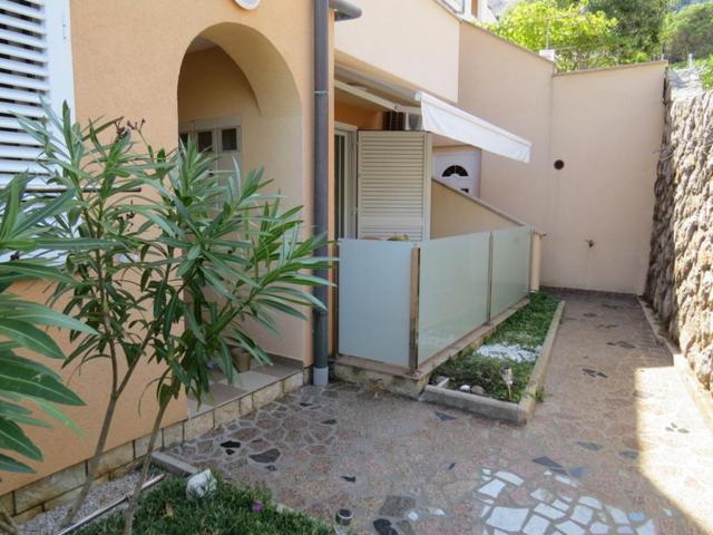 Ara-Ninja Apartment Baska  Exterior photo
